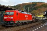 185 270-6 der DB Schenker Rail mit gem. Gterzug fhrt am 15.12.2012 durch den Bahnhof Betzdorf/Sieg in Richtung Kln. 
Die 185.2 (TRAXX F140 AC2) wurde 2009 bei Bombardier in Kassel unter der Fabriknummer 34690 gebaut.