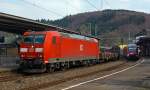 Die 185 059-3  (eine Bombardier TRAXX F140 AC 1) der DB Schenker Rail zieht am 25.03.2013 einen gemischten Gterzug durch den Bahnhof Betzdorf Sieg in Richtung Kln.

Rechts auf Gleis 105 hlt gerade 648 707 / 207 (ein Alstom Coradia LINT 41) der DreiLnderBahn als RB 95 (Betzdorf-Siegen).