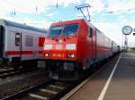 185 366-2 durchfhrt um 10:56 mit einem Containerzug Passau-Hbf; 131012