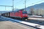 DB Lok 185 124-5 mit einem Güterzug in Sargans/SG.04.12.13