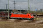 185 229-2 fährt mit einem gemischten Güterzug aus dem Mannheimer Rangierbahnhof.