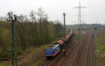 185 409 der Raildox schleppte am 05.04.17 einen Schwenkdachwagenzug durch Holzweißig Richtung Bitterfeld. Am Zugschluss liefen 482 048 sowie 185 419 kalt mit. 