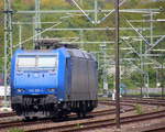 185 515-4 von Railtraxx steht abgestellt in Herzogenrath.
Aufgenommen vom Bahnsteig 2 in Herzogenrath. 
Bei Sommerwetter am Mittag vom 6.5.2017.