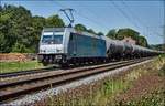 185 672-3 von RTB Cargo ist mit einen Kesselzug bei Vollmerz am 19.07.2017 unterwegs.Bild wurde auf öffentlichen Gelande gemacht.