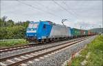 185 514-7 ist mit einen Containerzug am 07.09.2017 bei Gambach in Richtung Süden unterwegs.