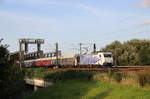 185 664  Paul  mit dem Autoreisezug nach  Villach in Österreich am 25.8.17 in Hamburg an den Süderelbbrücken