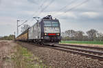 185 544-4 ist mit einen Autozug am 11.04.2018 bei Friedland unterwegs.