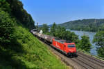 185 588 mit einem Kesselzug am 31.05.2018 bei Seestetten. 