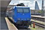 185 527-9 steht abgestellt in Basel Bad Bf. Im Hintergrund der Rocheturm, das derzeit höchste Gebäude der Schweiz. (16.07.2018)