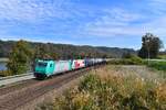 185 576 + 185 678 mit einem Kesselzug am 06.10.2018 bei Sandbach. 