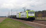 Ohne Licht rollte 185 503 am 12.04.19 mit dem Zeithainer Stahlzug durch Marxdorf Richtung Falkenberg(E). Als Wagenlok wurde 185 550 mitgeführt.