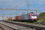 Lok 185 591-5 durchfährt den Bahnhof Pratteln. Die Aufnahme stammt vom 13.06.2022.