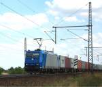 185 524-6 mit Containerzug in Fahrtrichung Wunstorf. Aufgenommen am 27.08.2009 bei Dedensen/Gmmer.