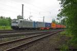 185 671-5 mit Containerzug in Fahrtrichtung Norden durch Eschwege West. Aufgenommen am 27.05.2010.