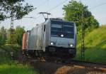 Noch nicht alle Loks der Railpool sind vermietet, es gibt auch noch einige blanko Exemplare: Hier ist 185 678-0 mit ihrem Containerzug auf dem Weg in Richtung Norden.