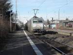 TXL 185 540-2  Huskie  mit einem Kesselzug durch Beuel am 7.2.2011