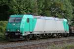 Die 185 610-3 zieht Brammen durch Ratingen Lintorf am 17.08.2011