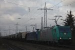 LTE 185 608+MGW 185 642 (i.E. fr LTE) am 18.12.11 mit einem Getreidezug bei der Durchfahrt durch Ratingen-Lintorf.