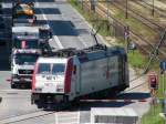 Kombi Verkehr 185 665-7 beim Wien-Praterkei, am 17. 08. 2011. 