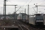 Als wir am 11.3.12 im Dsseldorf Hbf aus der S-Bahn stiegen fuhr gerade der umgeleitete CFL Cargo Stahlzug von Oberhausen-West nach Trier Ehrang durch.Gezogen wurde der Zug von der MRCE 185 557 (i.E.