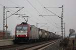 Crossrail 185 601 am 17.3.12 mit einem Containerzug bei der Durchfahrt durch Neuss-Allerheiligen.