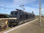 BR 185 einer Privatbahn, Mai 2012 in Basel Bad. BR 185 bernimmt spter einen Personenzug mit historischen Personenwagen.