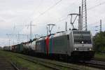 Railpool/RTB 185 687 (ex Peterson) und SBB 482 035 (i.E.fr RTB) fuhren am 12.5.12 mit einem KLV durch Ratingen-Lintorf.