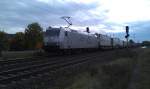 185 537 der TX Logistik mit Klv-Zug am 03.10.2012 bei Thngersheim.