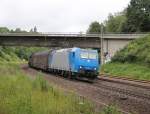 185 512-1 mit geschlossenen ARS-Autotransportwagen in Fahrtrichtung Norden.