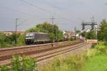 MRCE 185 571-7 am 05.08.2011 mit einem gering ausgelasteten Containerzug bei Asperg.