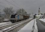 185 673 mit einem Kesselzug am 19.01.2013 bei Hausbach.