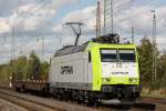 Captrain 185 549 am 15.10.12 mit zwei Wagen in Ratingen-Lintorf.