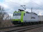 Captrain 185 543 fhrt am 26.03.13 mit einem Containerzug aus Hamburg-Waltershof in Richtung Harburg.