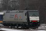 MRCE/TXL 185 407 war am 26.1.13 als Tfzf auf dem Weg nach Krefeld Hbf.Hier bei der Durchfahrt durch Duisburg Hbf.