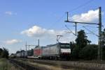 MRCE 185 408, vermietet an TX Logistik, befördert einen KLV-Zug in Richtung Osnabrück (bei Diepholz, 25.08.13).