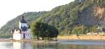 Burg Pfalzgrafenstein im Blick mit 185 xxx und KLV Zug gen Süden im Hintergrund. Aufgenommen am 03.10.2013 bei Kaub am Rhein.