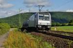 185 677-2 mit einen Autozug bei Haarbach am 12.08.14.