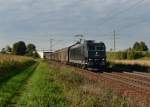 185 547 mit einem Schiebewandwagenzug am 19.09.2014 bei Plattling.