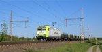 Alpha Trains Belgium 185-CL 007 (185 507), vermietet an Captrain Deutschland, zieht mit Metallrohren beladenen Rungenwagenzug durch Dedensen-Gümmer in Richtung Wunstorf am 06.05.16.