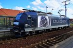 185 555-0 fährt duch Senftenber in Richtung Cottbus am 26.04.2016.