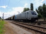 185 691-3 von RAILPOOL zieht auf der Ostbahn einen Getreidezug in Richtung Wien; 160614