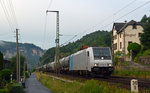 185 690 zog am Abend des 13.06.16 für die SETG einen Kesselwagenzug durch Stadt Wehlen Richtung Dresden.