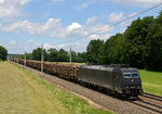 Die schwarze 185 574 war in den Mittagsstunden des 25. Juni 2016 mit dem RCA Zug 44927 in Richtung Wels unterwegs, und wurde von mir bei Andorf fotografiert. 