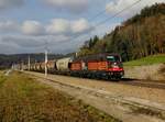 Die 185 601 mit einem Getreidezug am 13.11.2016 unterwegs bei Wernstein.