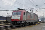 Lok 185 593-1 verlässt den Güterbahnhof Muttenz.