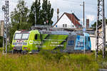 185 152-6 am 19.06.2016 im Bahnhof Nordhausen. Rangezoomt vom Bahnsteig. Bei einer verkehrsroten Lok hätte ich nicht ausgelöst aber so finde ich hat es was, vorallem mit dem Spruch auf der Lok