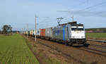 Mit einem Containerzug rollte 186 422 der Rurtalbahn am 25.02.17 durch Rodleben Richtung Roßlau.