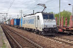 Berlin Schönefeld Flughafen,  RTB Cargo  E-Lok 186 428-9 (91 80 6186 428-9 D-Rpool) mit Cotainerzug. 07.05.2017