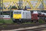 186 167 von Euro Cargo Rail erreicht mit ihrem gemischten Güterzug auf der Fahrt nach Frankreich die Güterumfahrgleise von Mannheim Hauptbahnhof. Aufnahmedatum: 07.06.2017