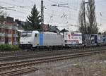 Aus Odenkirchen kommend fährt hier die 186 187-1 mit einem Klv in den Rheydter Hbf ein, sie muss eine leicht verspätete RB34 vorlassen. Sonntag den 18.3.2018